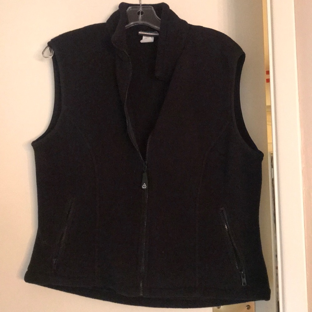 Black fleece vest